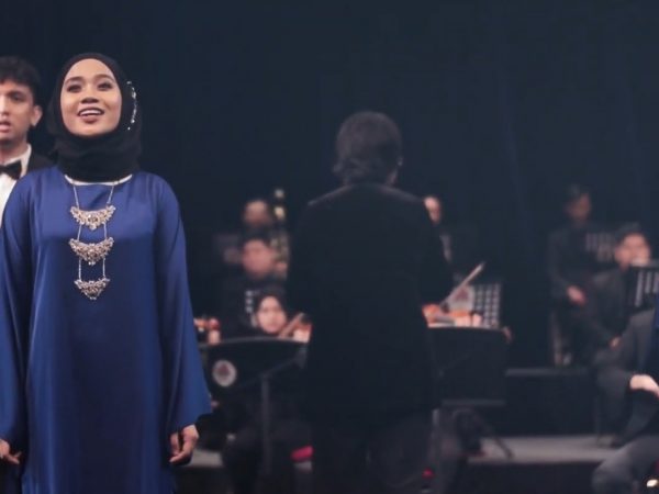 Lagu Tema KLWBC (versi koir)